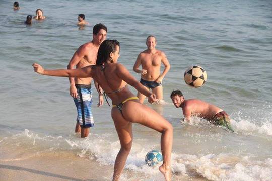Dziewczyna Neymara też gra w piłkę